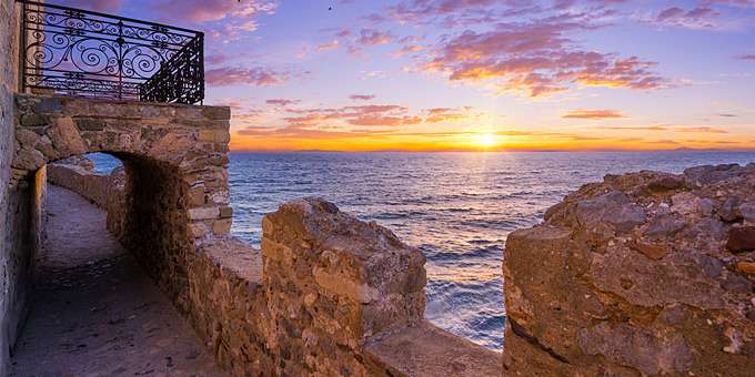 1116824-monemvasia_680.jpg