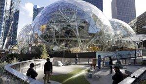 Τα νέα γραφεία της Amazon κρύβουν μέσα τους ένα... τροπικό δάσος!