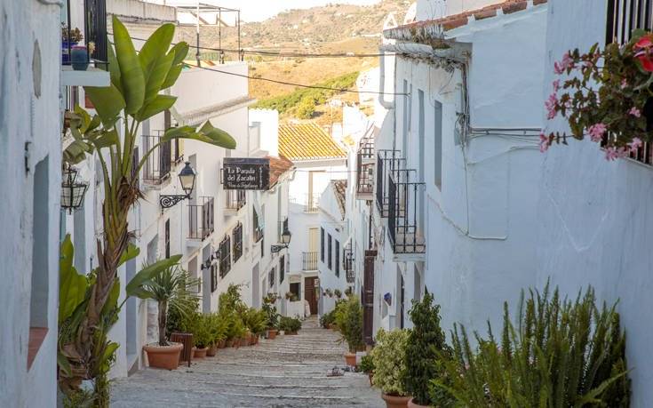 Perierga.gr - ÎÎ¹Î± Î³ÏÎ±ÏÎ¹ÎºÎ® Â«Î»ÎµÏÎºÎ® ÏÏÎ»Î·Â» ÏÏÎ·Î½ ÎÎ½Î´Î±Î»Î¿ÏÏÎ¯Î±