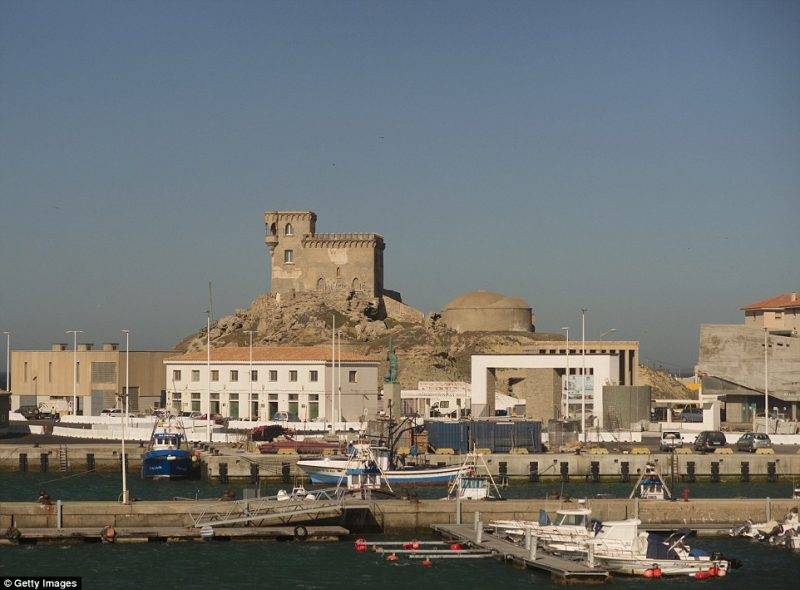 Perierga.gr - Απόκοσμες εικόνες από τα εγκαταλελειμμένα κάστρα του κόσμου
