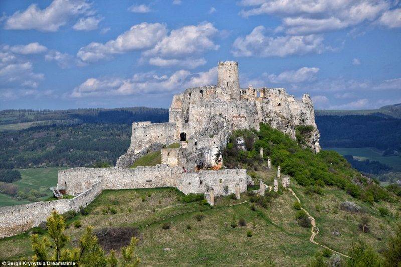 Perierga.gr - Απόκοσμες εικόνες από τα εγκαταλελειμμένα κάστρα του κόσμου
