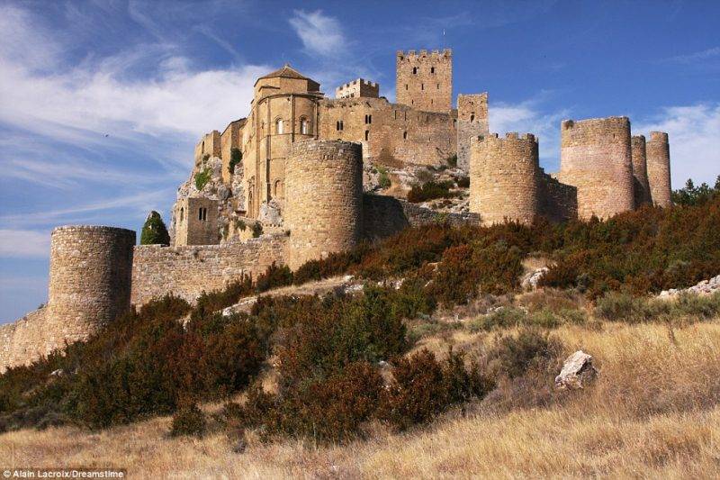 Perierga.gr - Απόκοσμες εικόνες από τα εγκαταλελειμμένα κάστρα του κόσμου