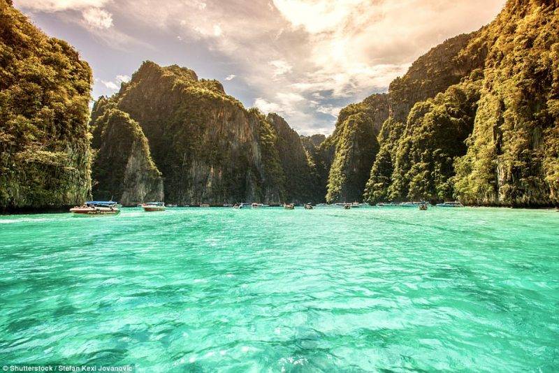 Perierga.gr - Î Î´Î¹Î¬ÏÎ·Î¼Î· ÏÎ±ÏÎ±Î»Î¯Î± Maya Bay ÎºÎ¹Î½Î´ÏÎ½ÎµÏÎµÎ¹ Î½Î± ÎºÎ»ÎµÎ¯ÏÎµÎ¹ Î»ÏÎ³Ï ÏÏÎ½ ÏÎ¿ÏÏÎ¹ÏÏÏÎ½