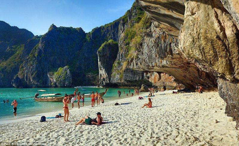 Perierga.gr - Î Î´Î¹Î¬ÏÎ·Î¼Î· ÏÎ±ÏÎ±Î»Î¯Î± Maya Bay ÎºÎ¹Î½Î´ÏÎ½ÎµÏÎµÎ¹ Î½Î± ÎºÎ»ÎµÎ¯ÏÎµÎ¹ Î»ÏÎ³Ï ÏÏÎ½ ÏÎ¿ÏÏÎ¹ÏÏÏÎ½