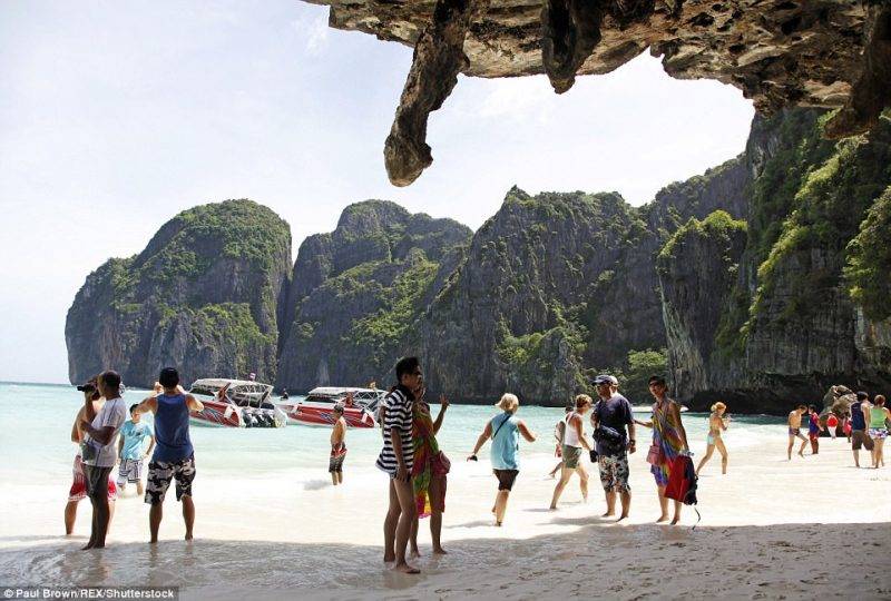 Perierga.gr - Î Î´Î¹Î¬ÏÎ·Î¼Î· ÏÎ±ÏÎ±Î»Î¯Î± Maya Bay ÎºÎ¹Î½Î´ÏÎ½ÎµÏÎµÎ¹ Î½Î± ÎºÎ»ÎµÎ¯ÏÎµÎ¹ Î»ÏÎ³Ï ÏÏÎ½ ÏÎ¿ÏÏÎ¹ÏÏÏÎ½