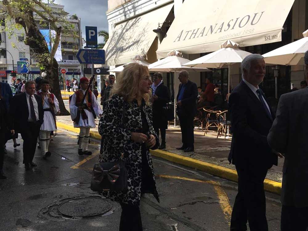 Τατούλης-Μπούζα «χέρι-χέρι» στις εκδηλώσεις για την απελευθέρωση της Καλαμάτας. Οσονούπω έρχεται και η… υπουργοποίησή της στη θέση του Μαντά!