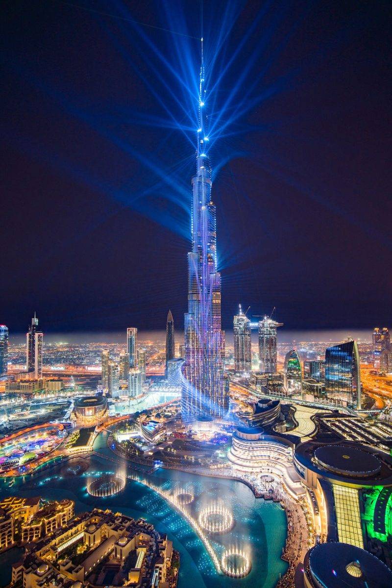 Perierga.gr - Î¤Î¿ Burj Khalifa ÏÏÏÎ¯Î¶ÎµÏÎ±Î¹ Î¼Îµ Î»Î­Î¹Î¶ÎµÏ ÎºÎ±Î¹ ÏÏÎ¬ÎµÎ¹ ÏÎµÎºÏÏ ÎÎºÎ¯Î½ÎµÏ!