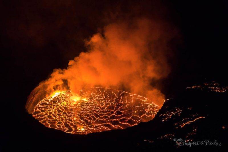Perierga.gr - Στην κορυφή ενός ενεργού ηφαιστείου