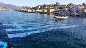 Η μεγαλύτερη υποβρύχια ελληνική σημαία στο Καστελόριζο