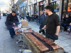 Συνέχεια.... - Τσίκνα παντού στη Μεσσηνία με προεκλογικό άρωμα…  