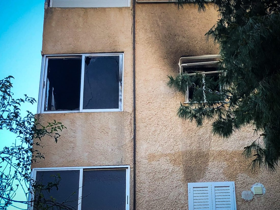 «Το τάιζα το πρωί και μετά το έδενα στο καρεκλάκι του για να είναι ασφαλές. Μετά έβγαινα και πήγαινα για καφέ με τις παρέες μου»  
