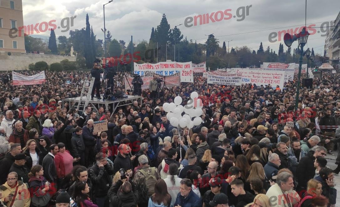 Tempi: New images from the rally at Syntagma Square