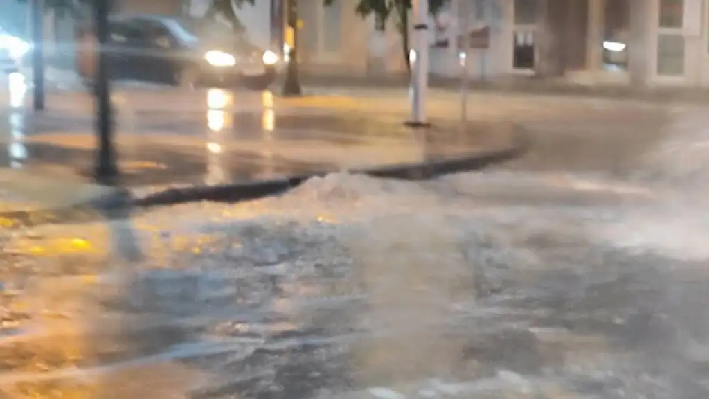 Καλαμάτα πλημμυρισμένοι δρόμοι