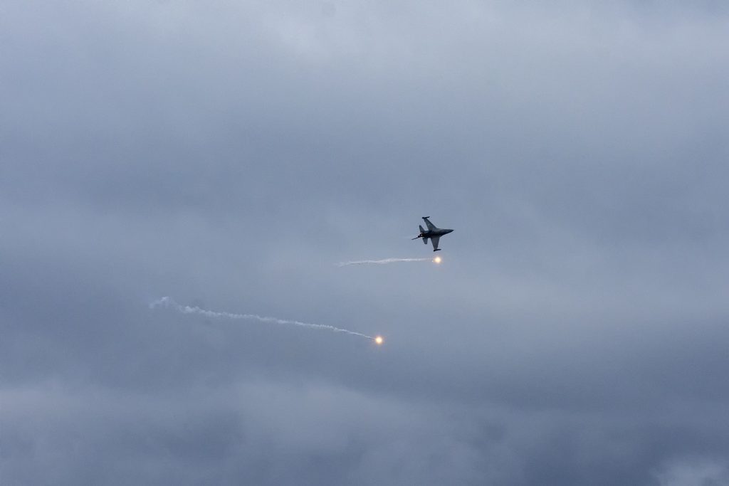 Καλαμάτα: Εντυπωσιακοί ελιγμοί που έκοβαν την ανάσα για τον εορτασμό της Πολεμικής Αεροπορίας