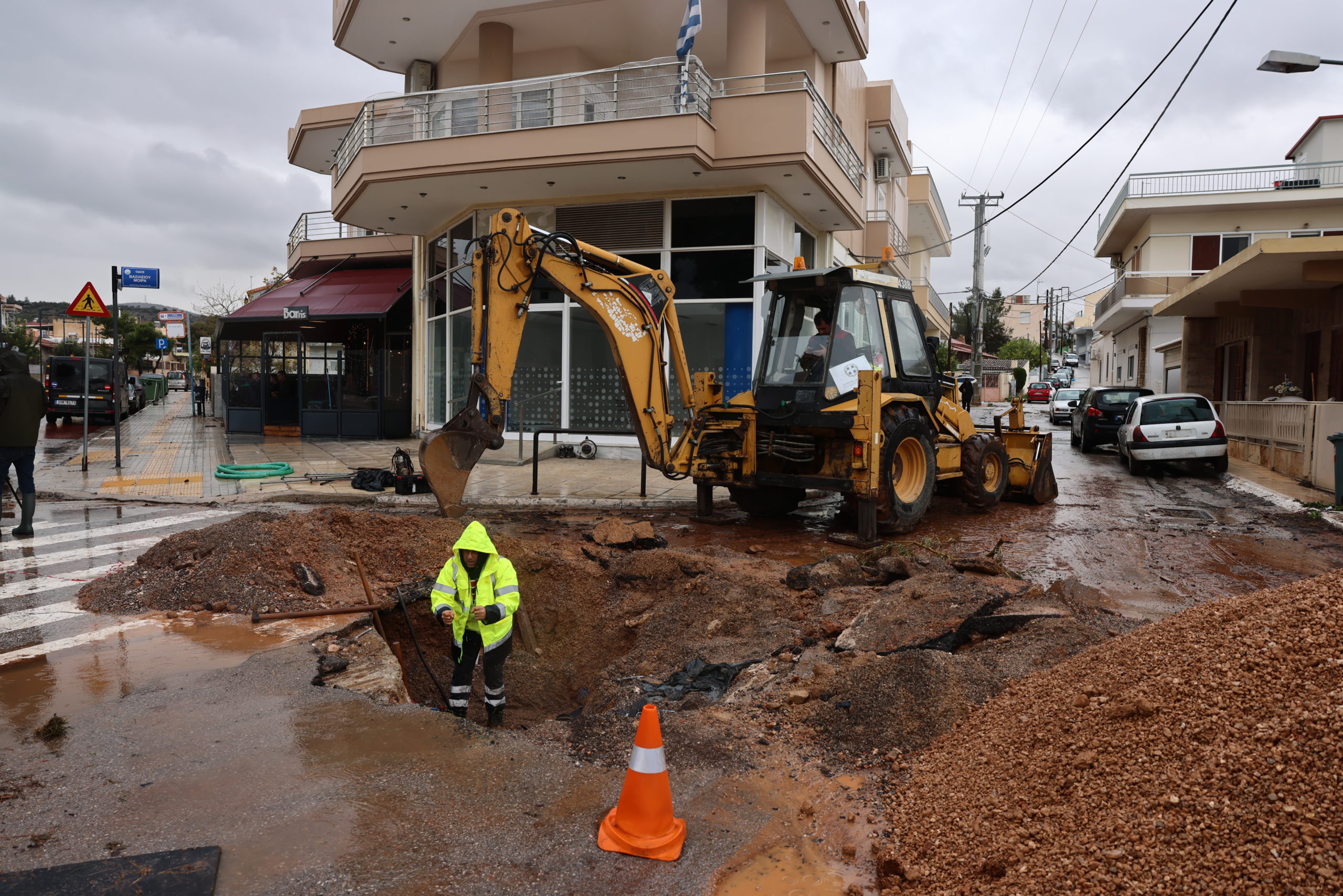 Κακοκαιρία byron, Μάνδρα, τρύπα