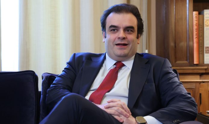 Τεχνητή νοημοσύνη: Ποιες αλλαγές πρέπει να γίνουν σύμφωνα με τον Πιερρακάκη